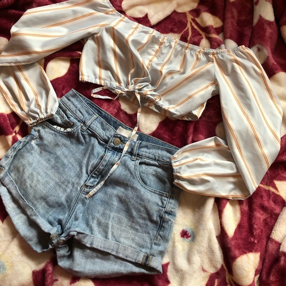 Puffy sleeve tie up crop top - Picture 1 of 3